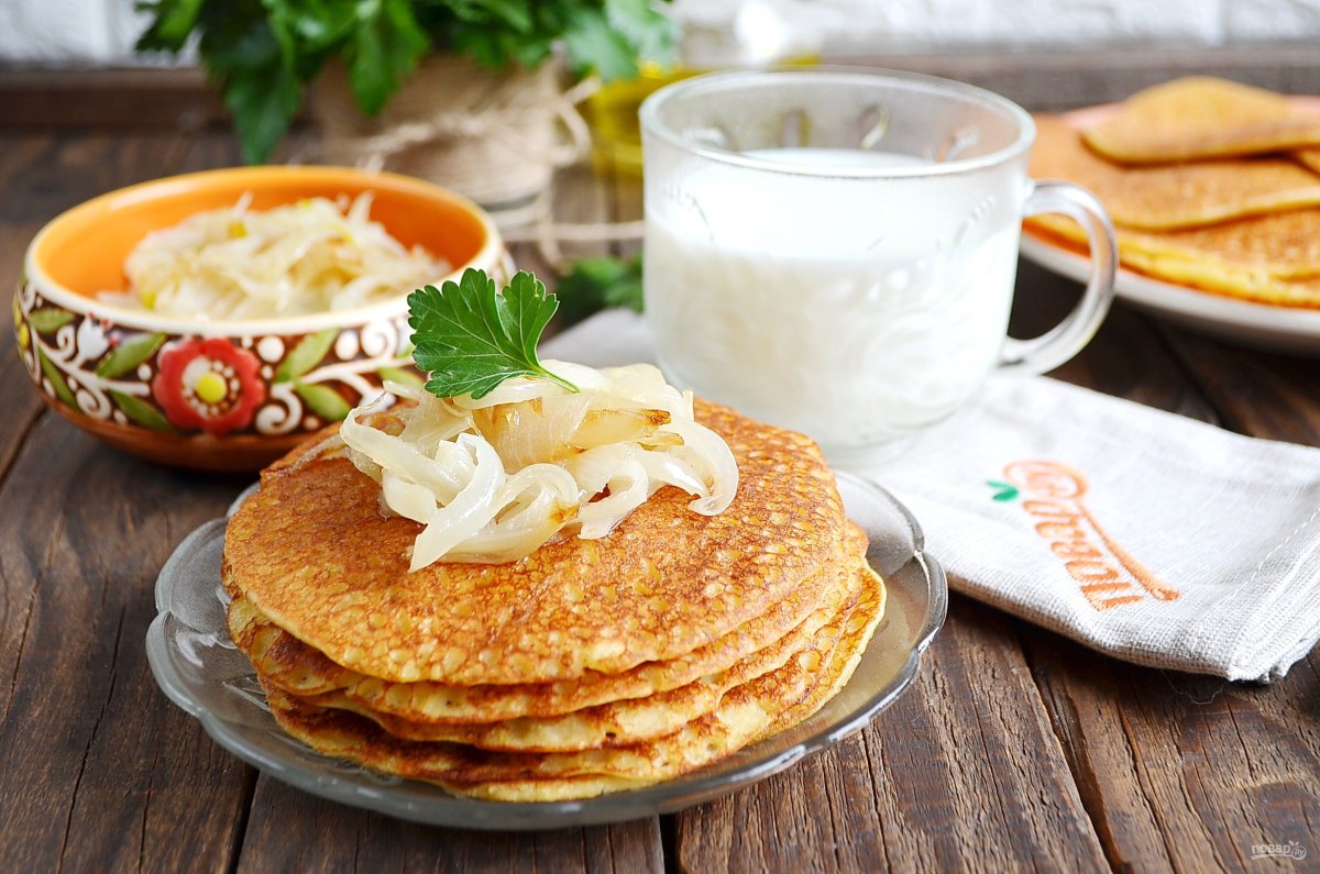 Блины гороховые с луковым конфитюром