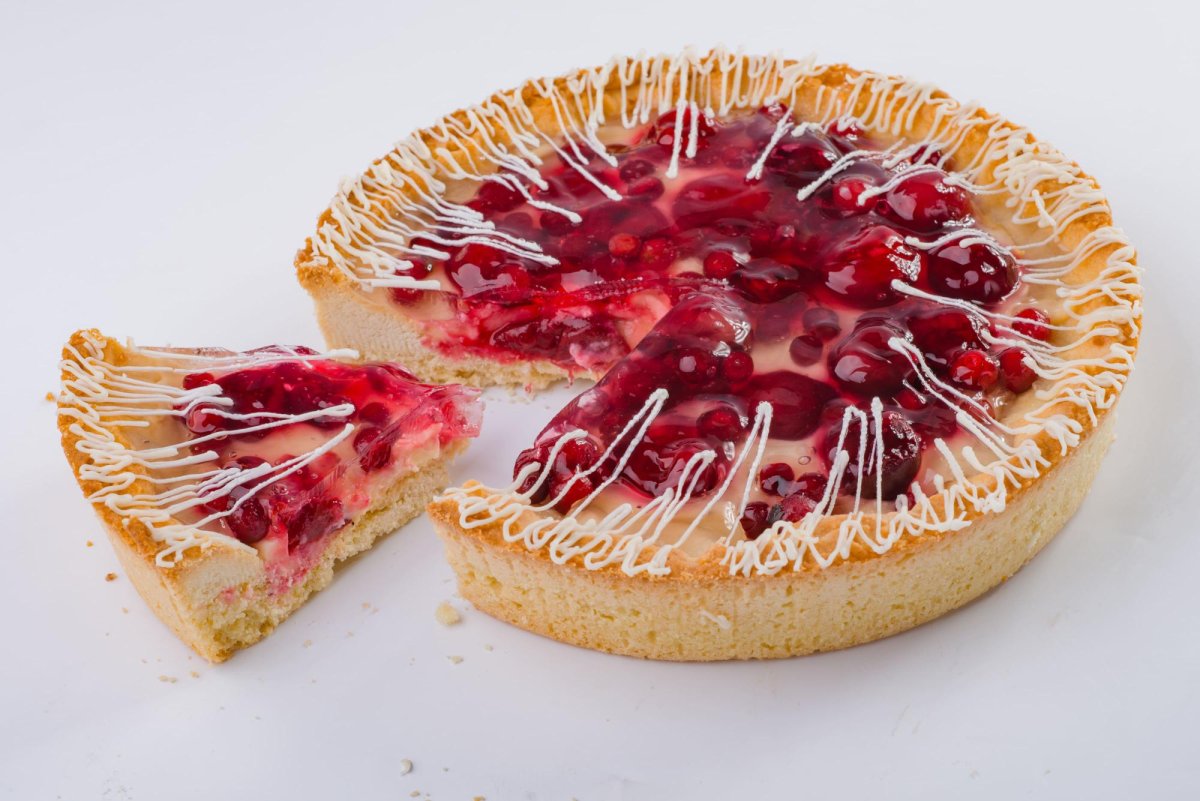 Песочный пирог с брусникой