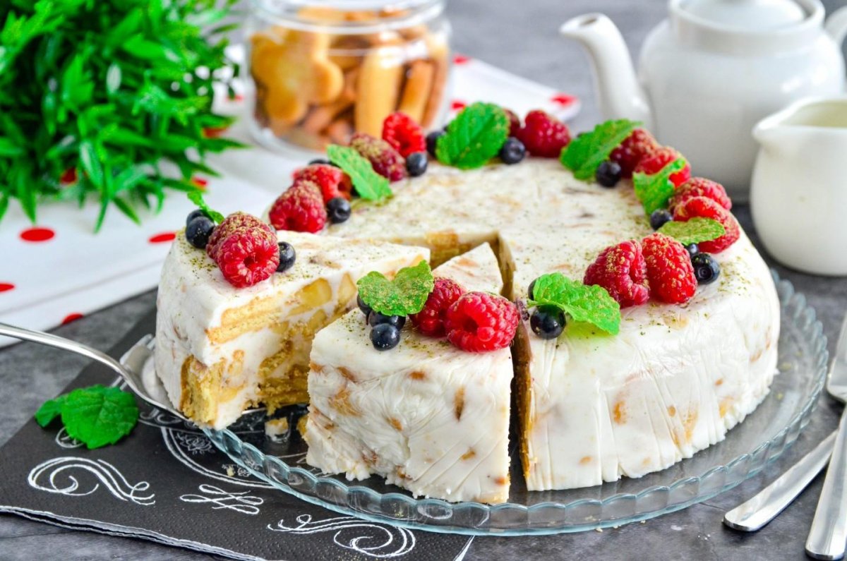 Торт из печенья с бананом
