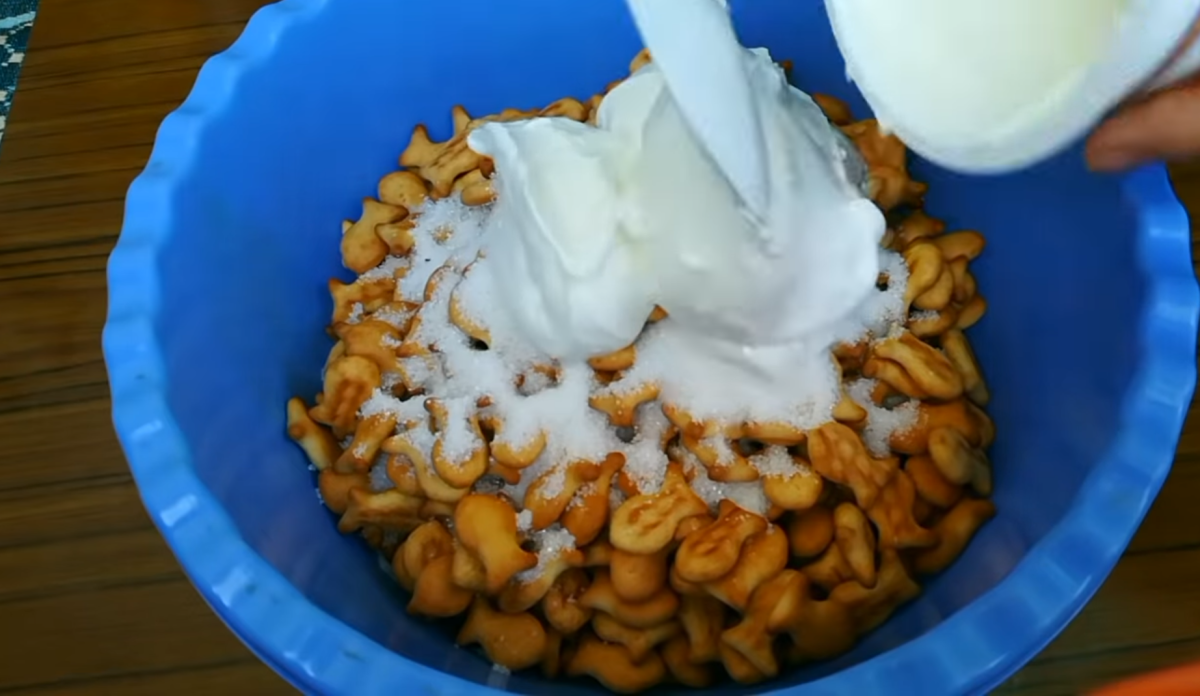 Торт из банана и молотого печенья