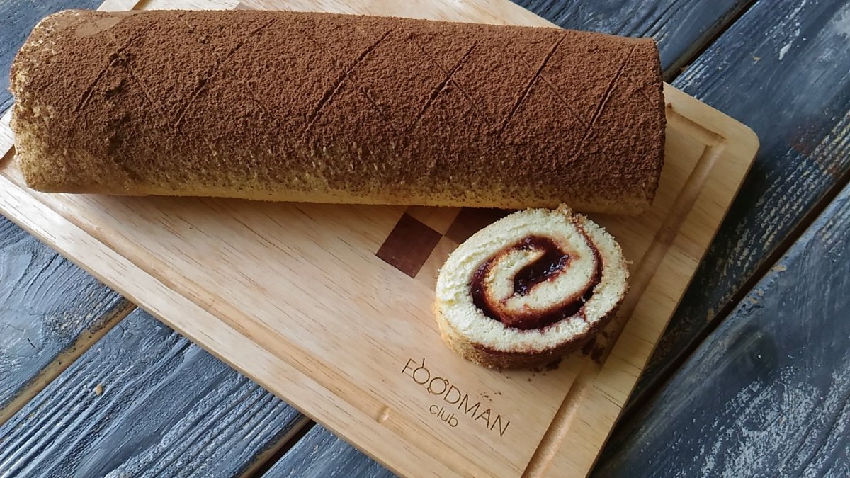 Шоколадный меренговый рулет