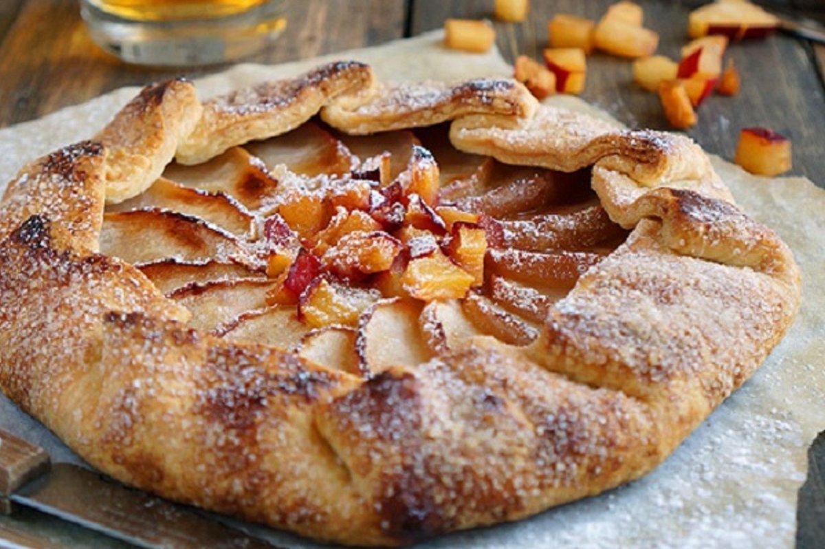 Шарлотка с яблоками