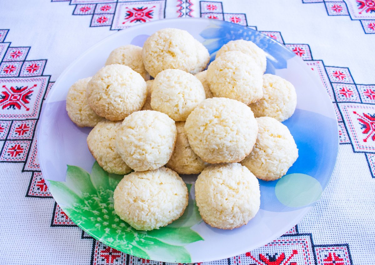 Печеная с кокосовой стружкой