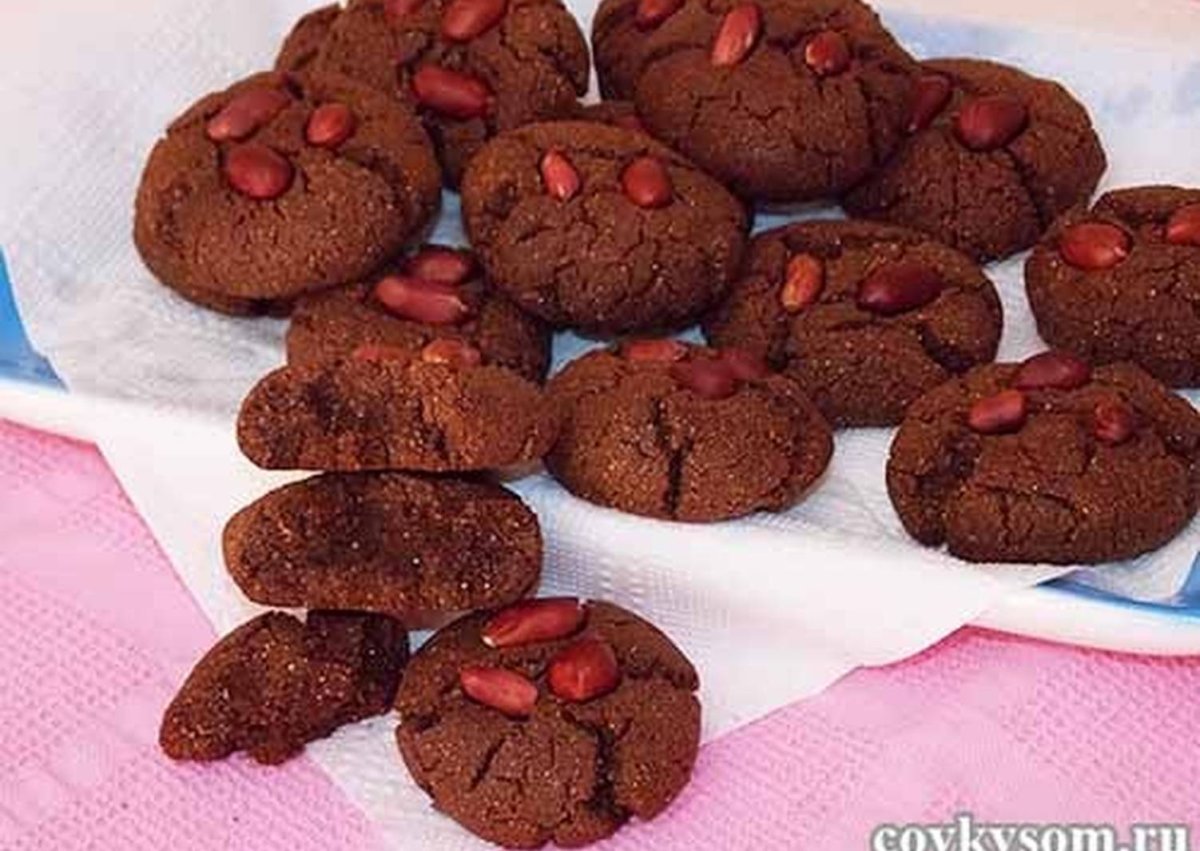 Шоколадное печенье с начинкой сверху