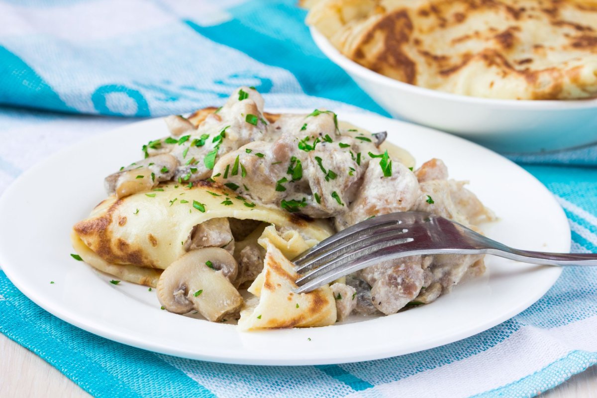 Блинчатый пирог с курицей