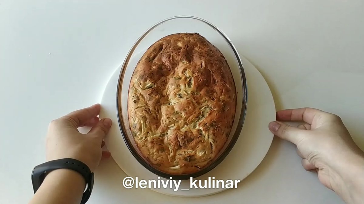 Заливной пирог с капустой на кефире на сковороде