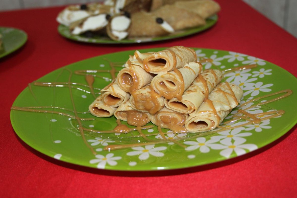 Блины с клубникой