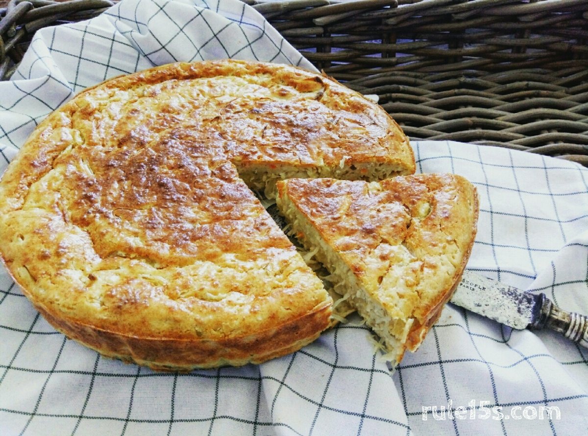 Слоеные пирожки с капустой