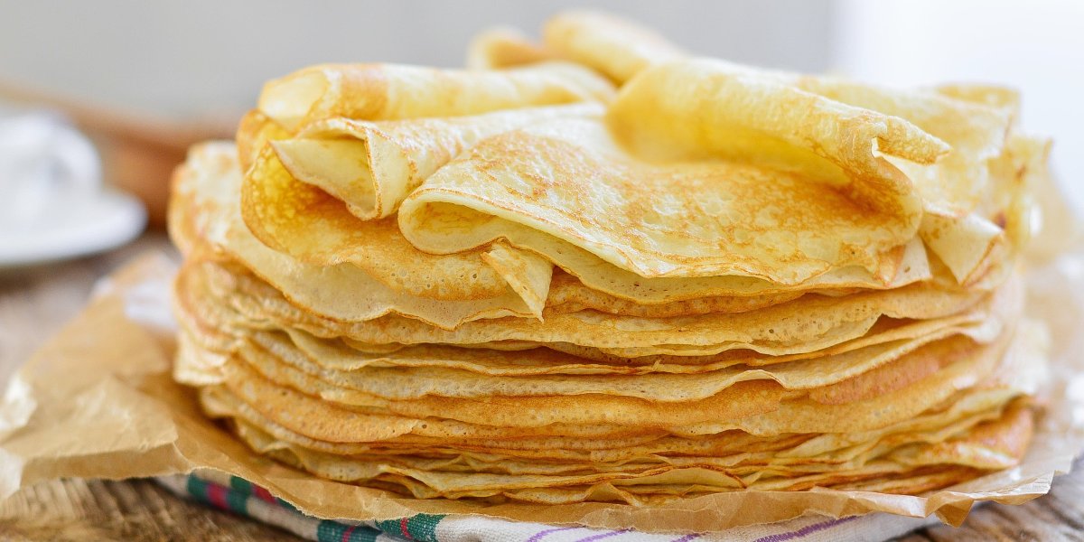 Оладьи на кефире с яблоками и корицей