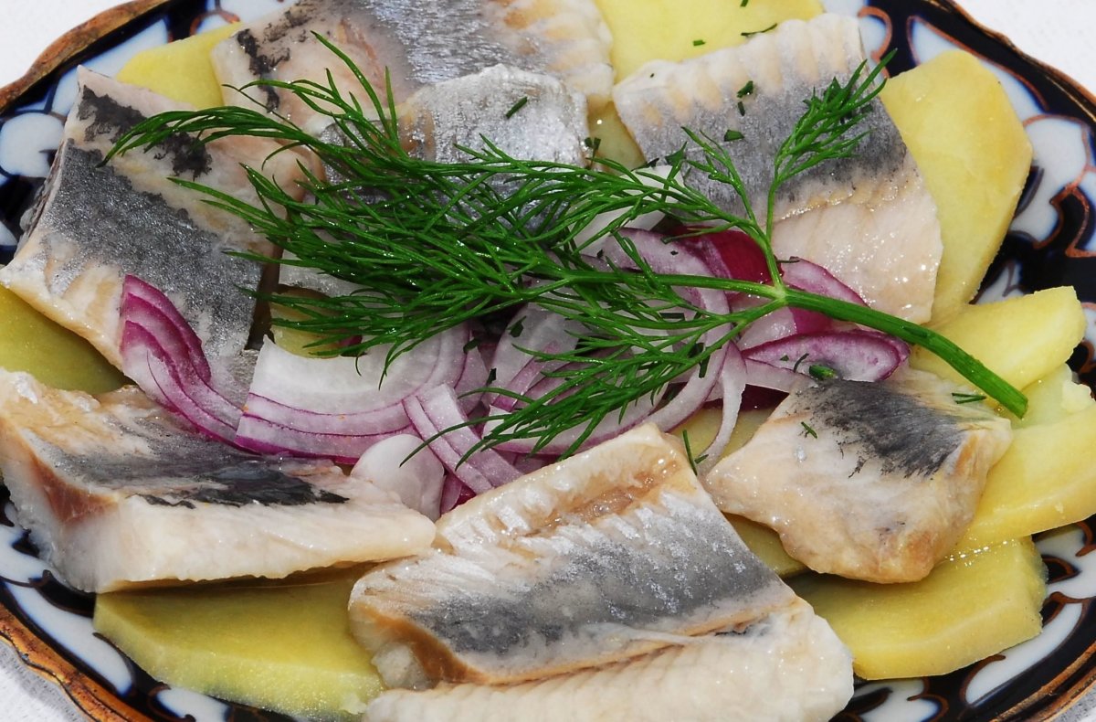 Блины с икрой и творожным сыром