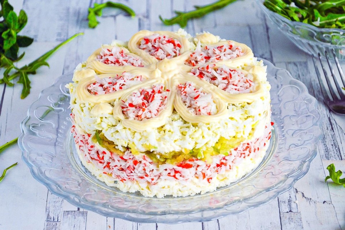 Салат с крабовыми палочками слоями