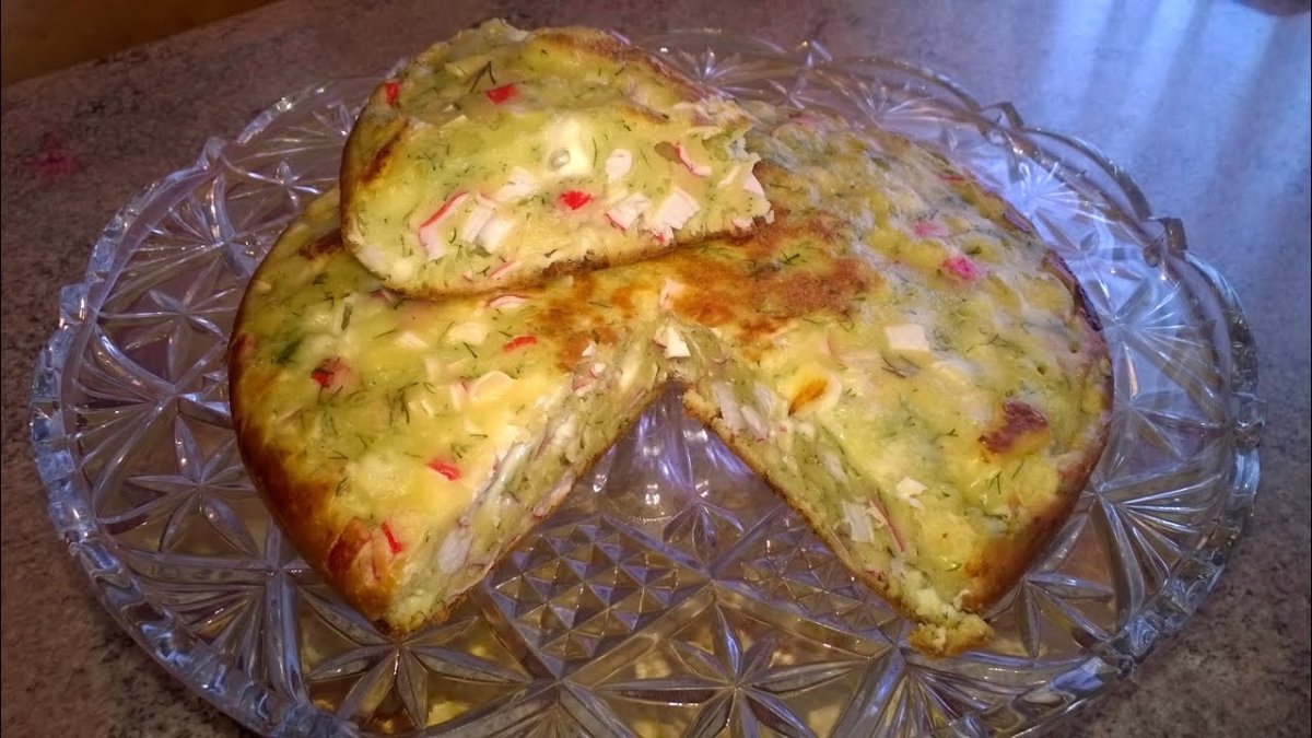 Пирог с копченой колбасой