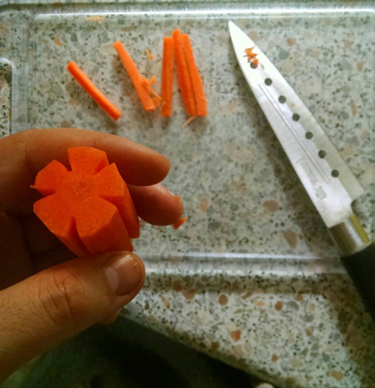 Украшения из моркови