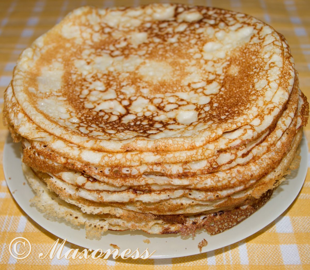 Блины на кефире с дырочками толстые