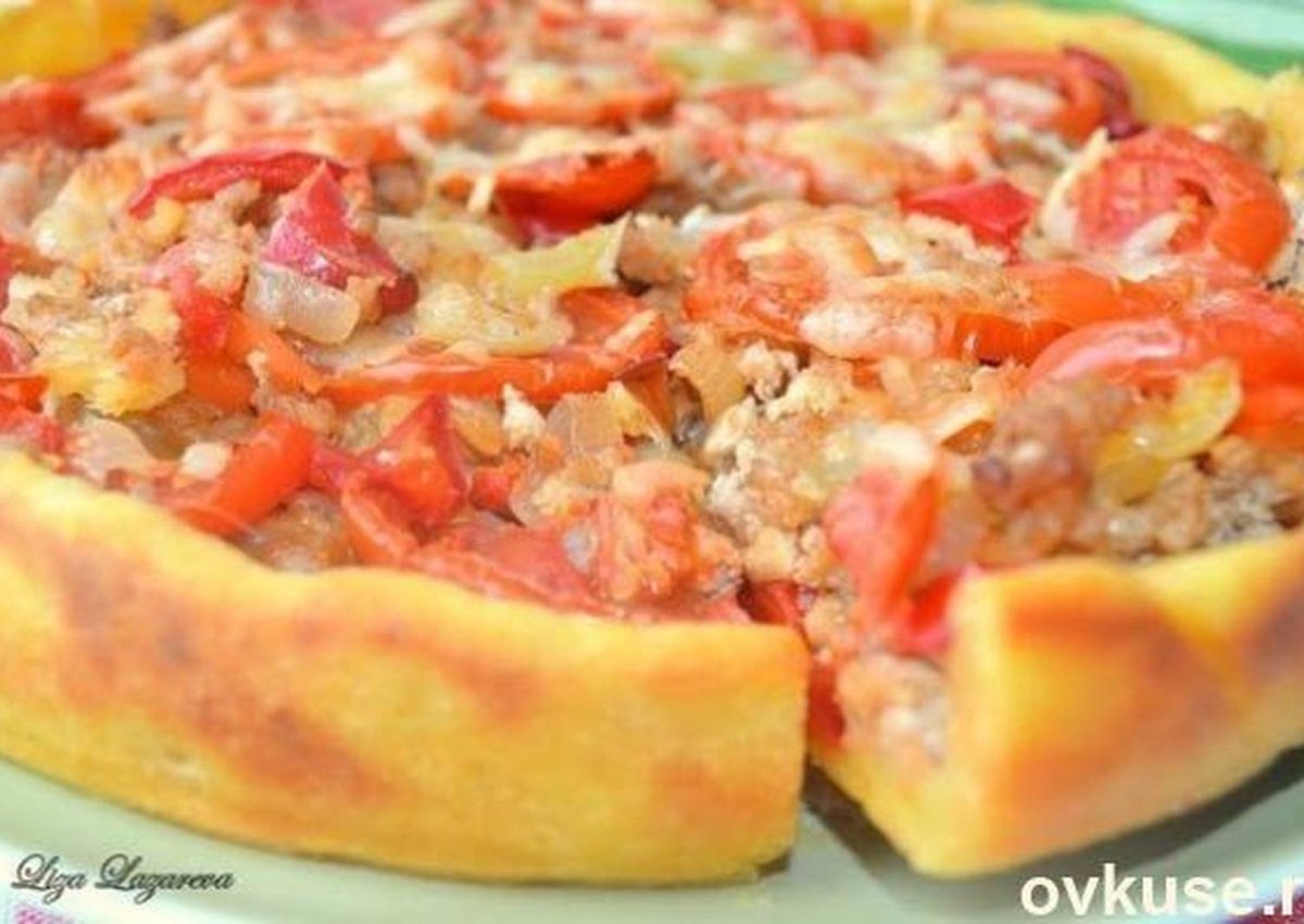 Деревенский пирог из картофельного теста с мясом и овощами