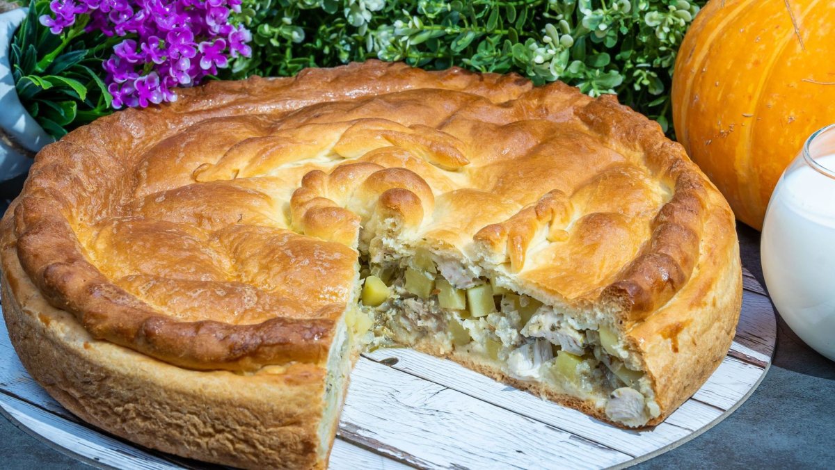 Курник с курицей и картошкой на кефире