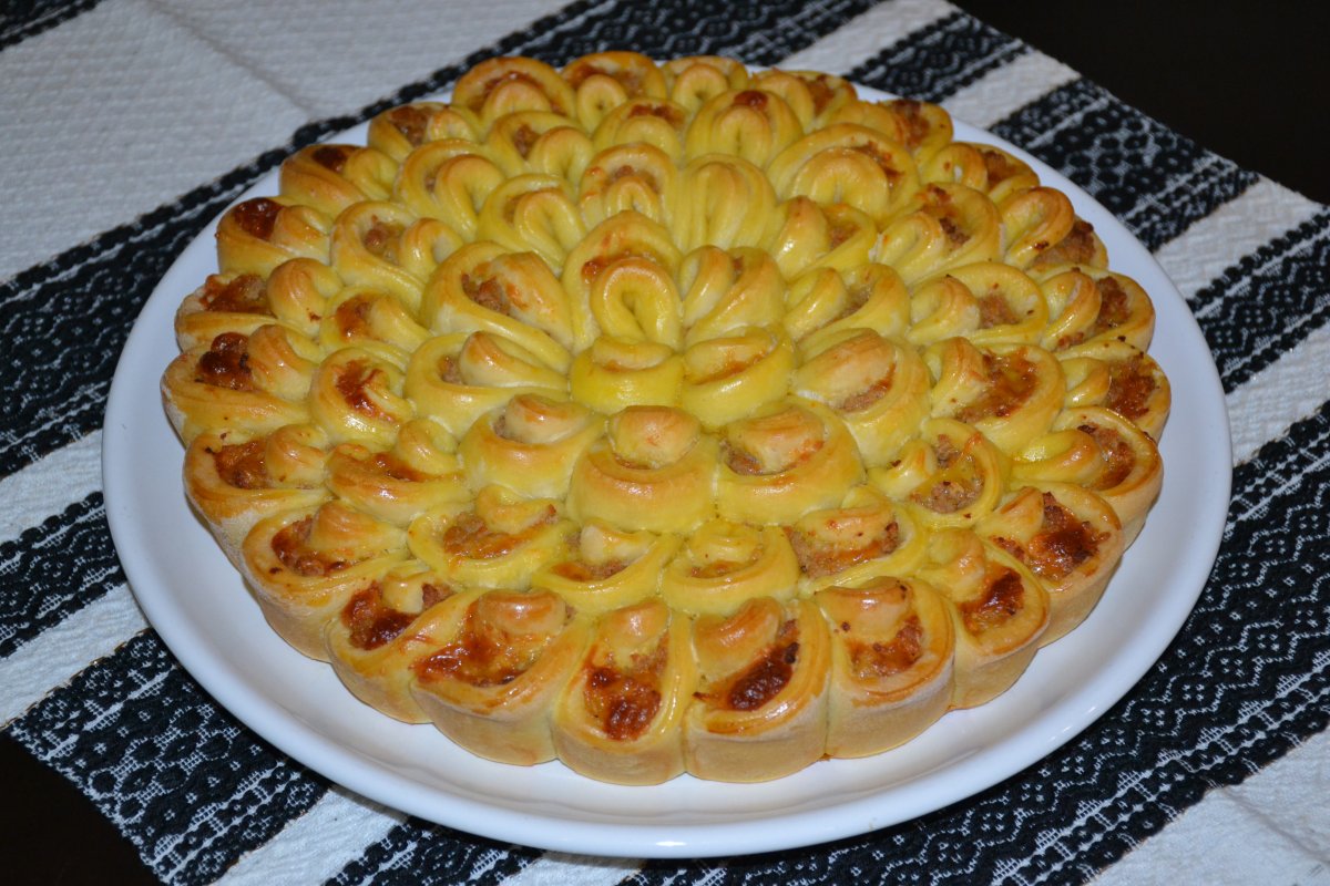 Мясной пирог Хризантема