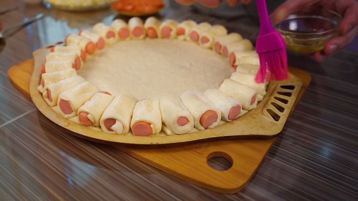 Пирог с сосисками