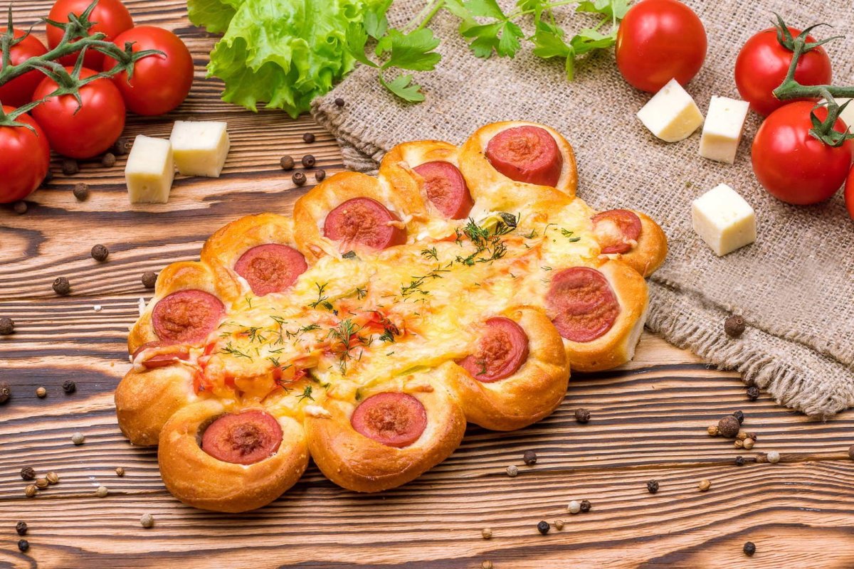 Пироги с сосиской и сыром