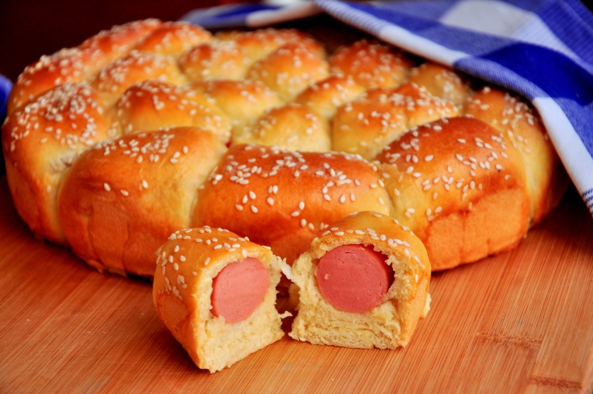 Пирожки с сосиской