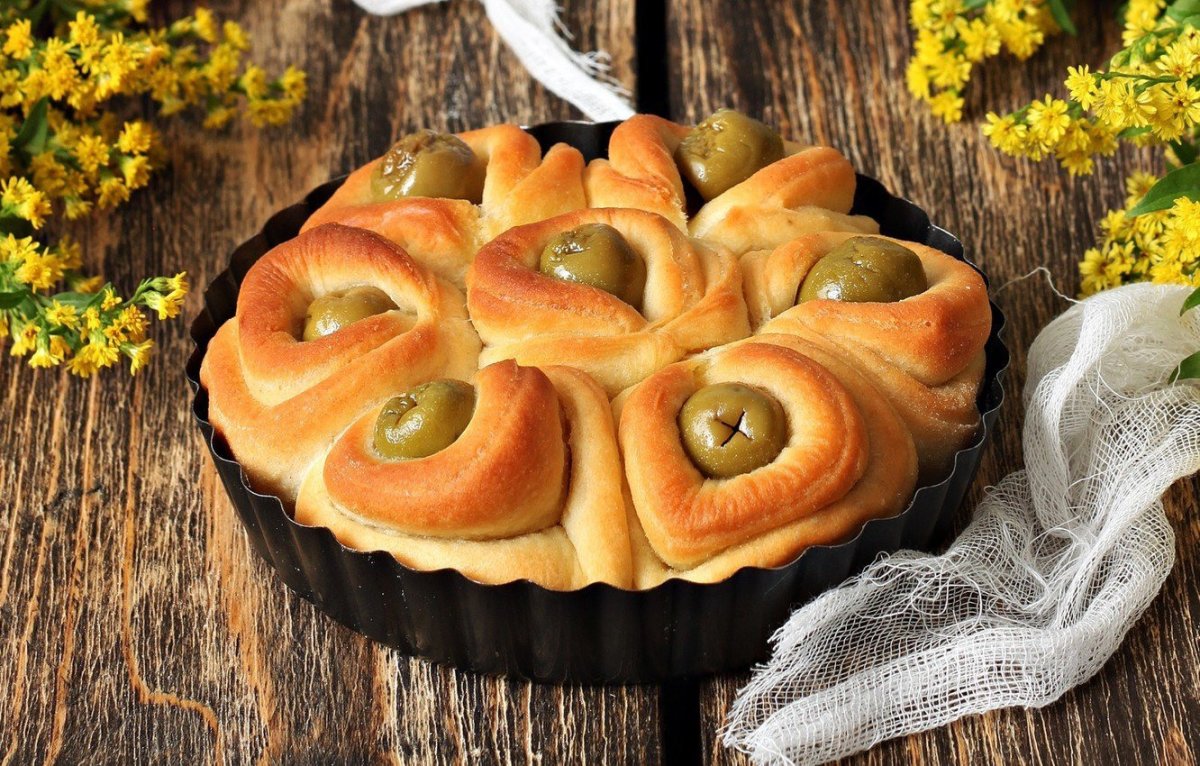 Пирог с сосисками