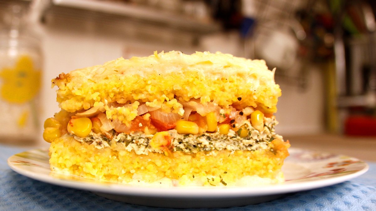 Пирог из кукурузной муки и ягод