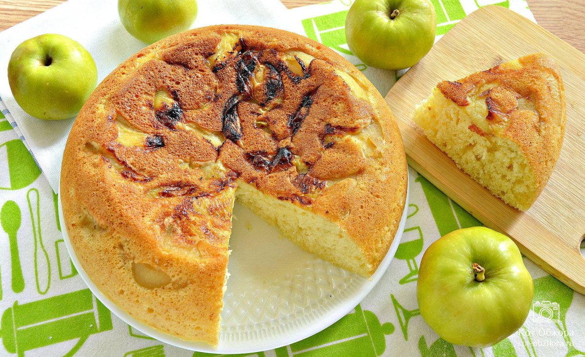 Красивый пирог с яблоками