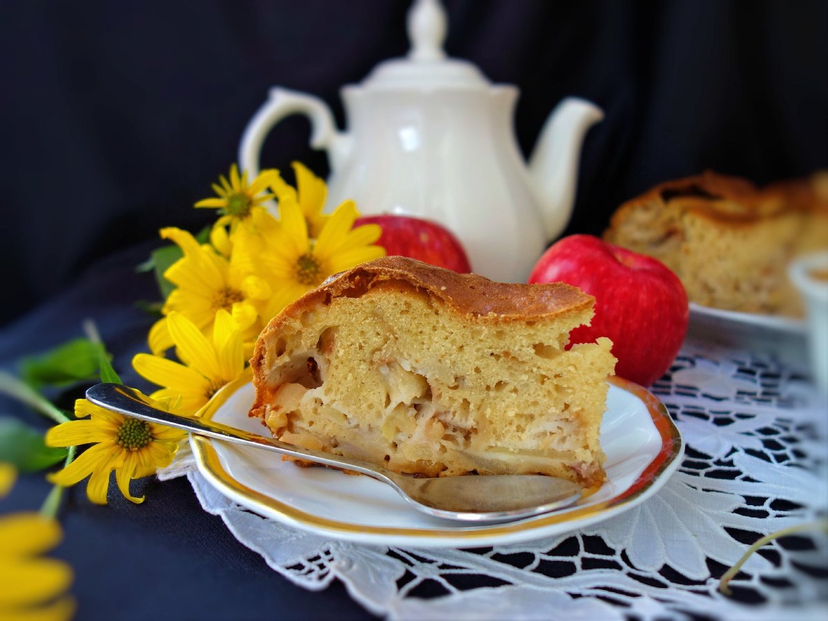 Чай с шарлоткой