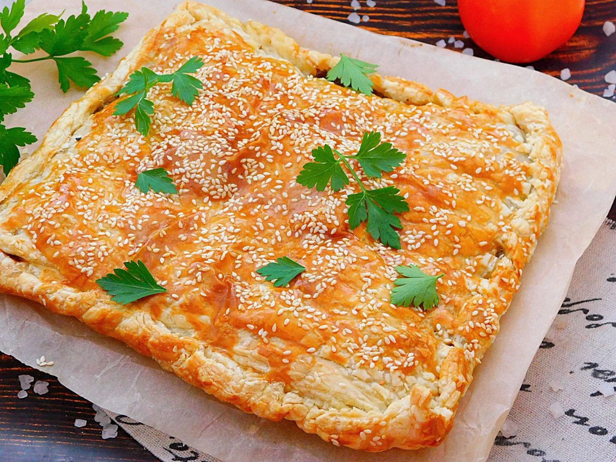 Слоеные пирожки с яблоками