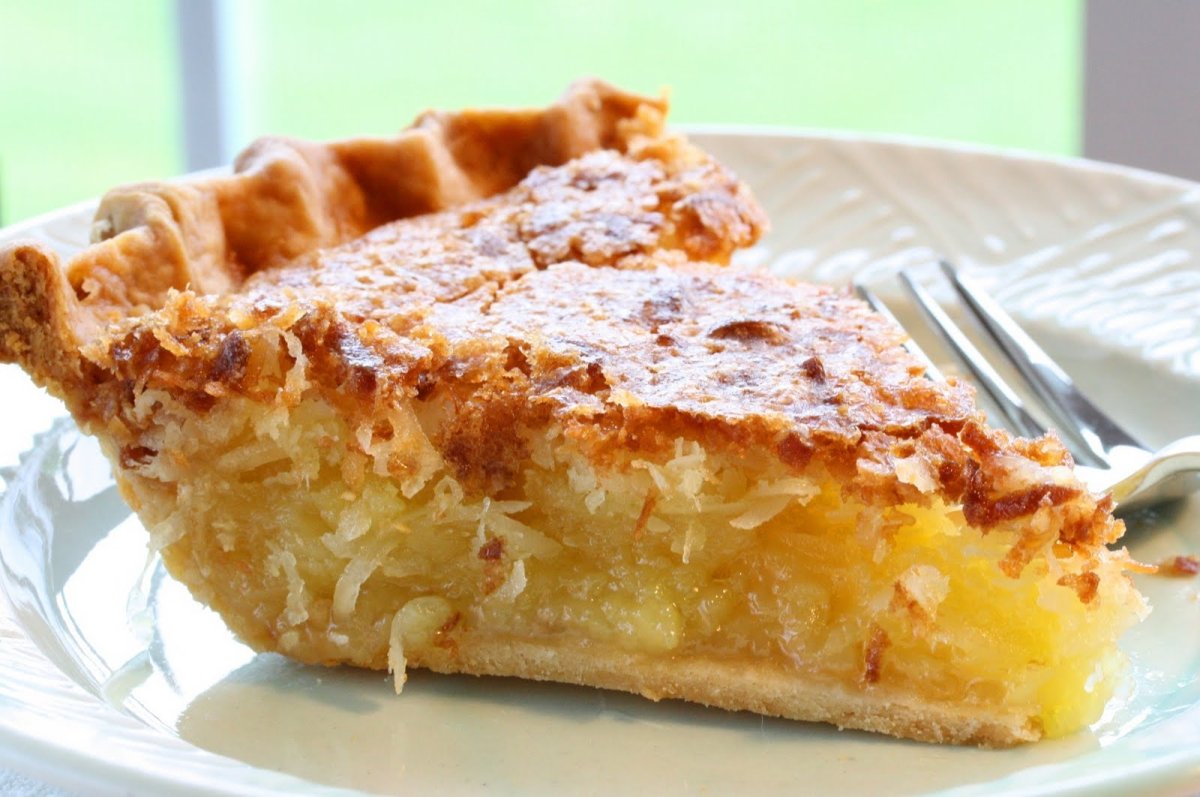 Пирог с грецкими орехами и изюмом