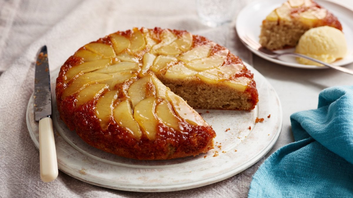 Шарлотка с грушами