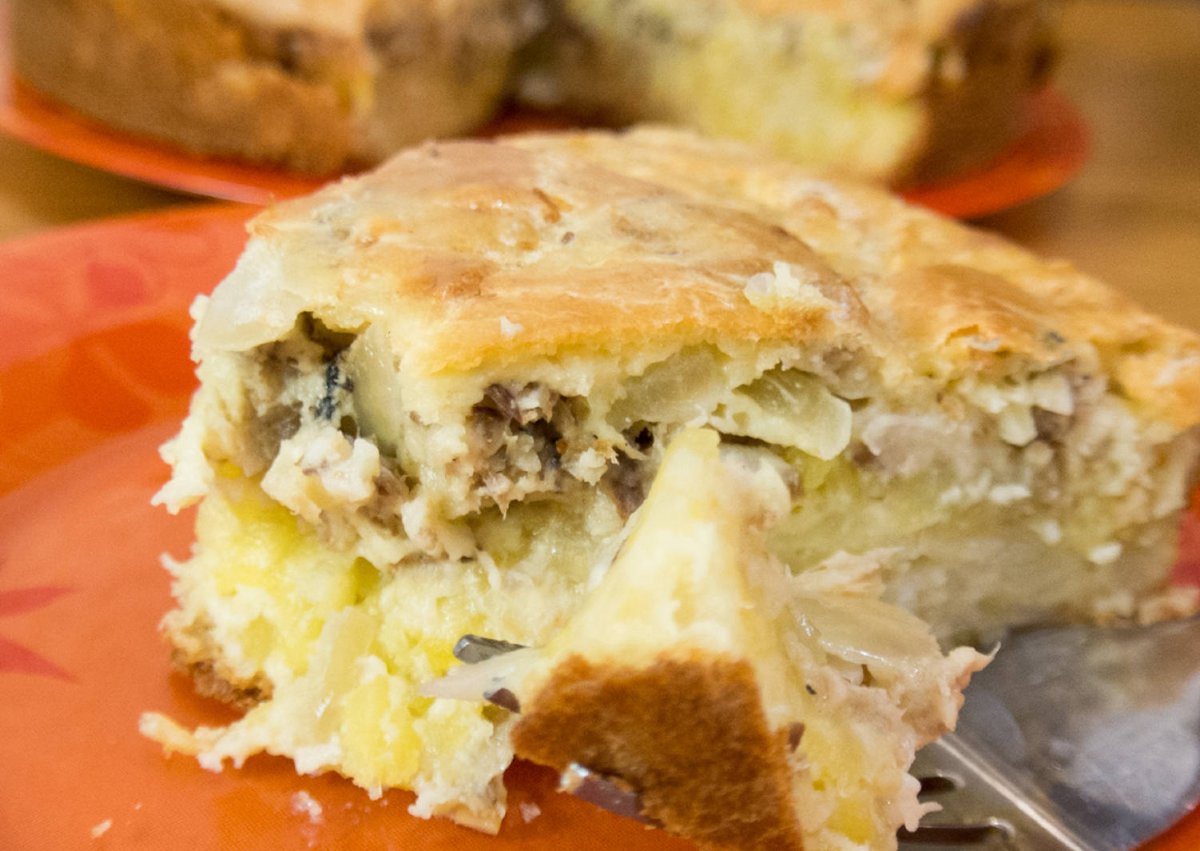 Пирог с курицей и грибами в духовке
