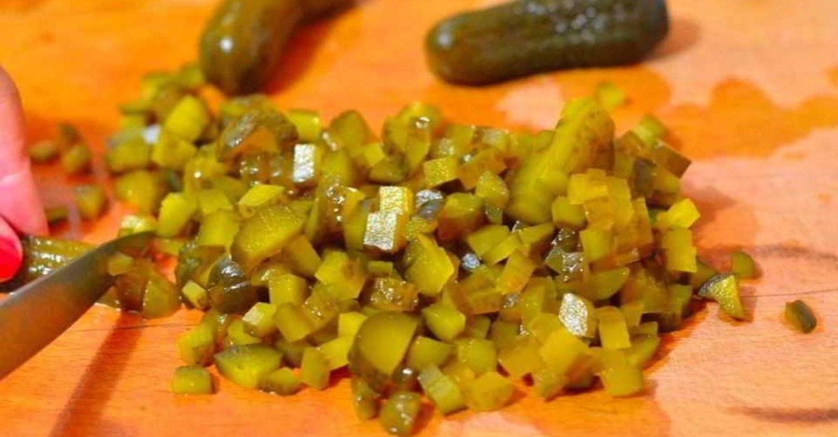 Соленые огурцы нарезанные кубиками