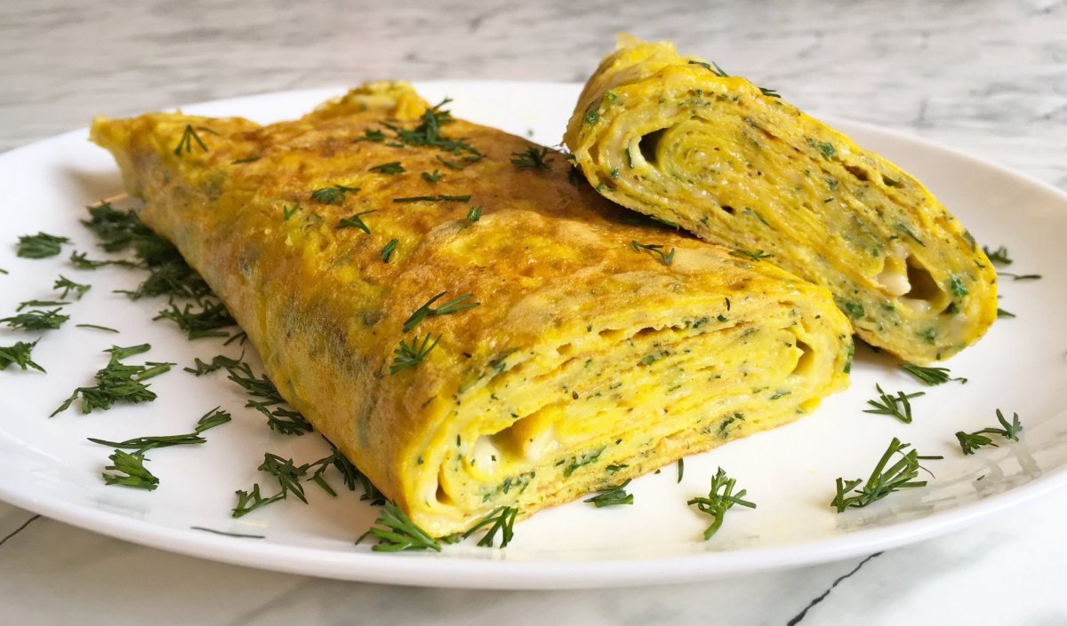 Омлетный рулет закусочный