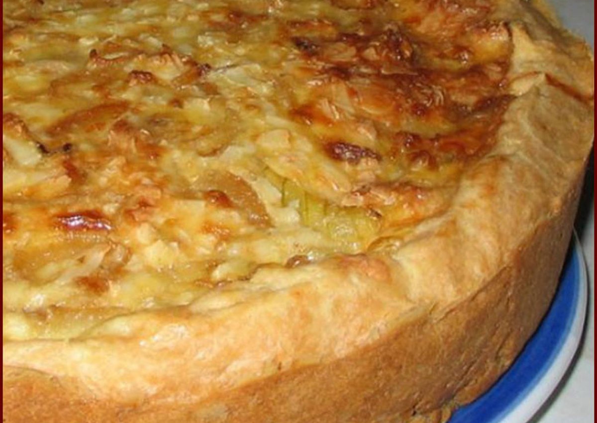 Пирог с луком и сыром