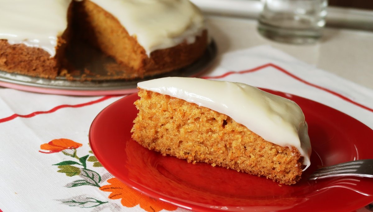 Морковный пирог с грецкими орехами