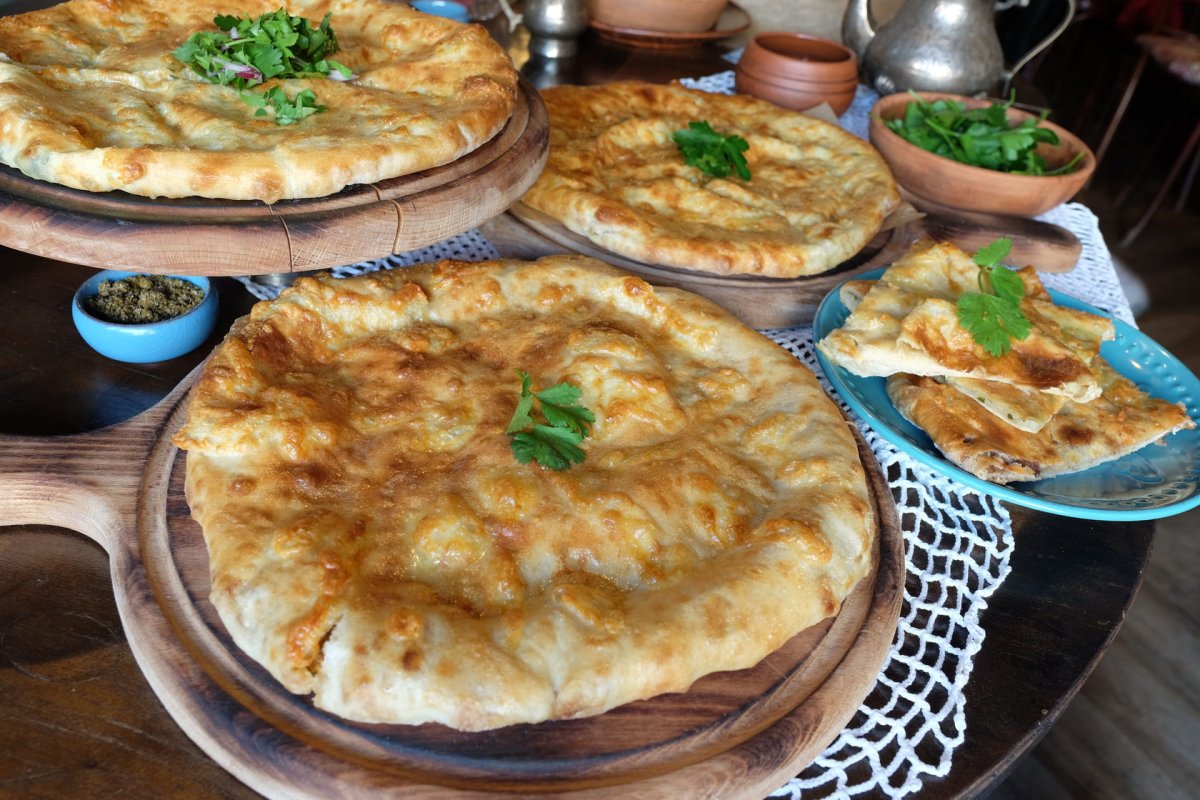 Большой хачапури по аджарски