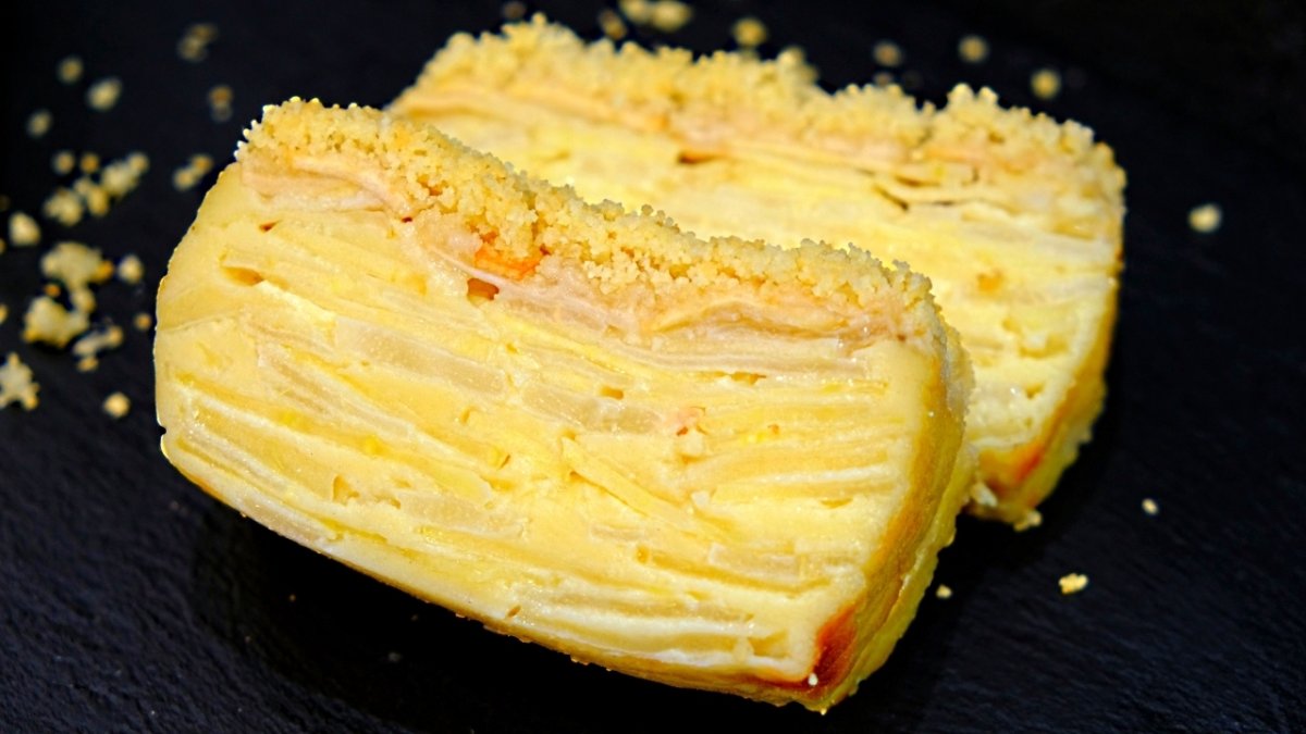 Пирог с дольками яблок