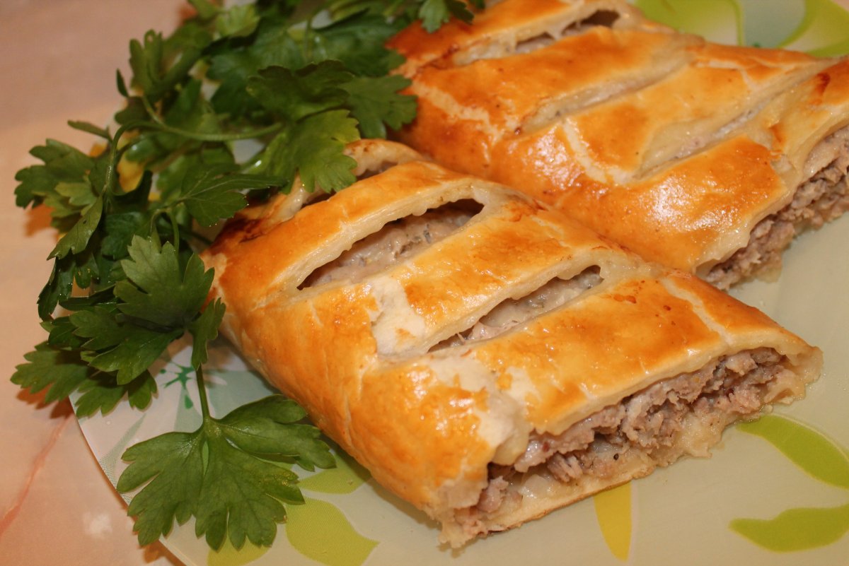 Слойки с фаршем