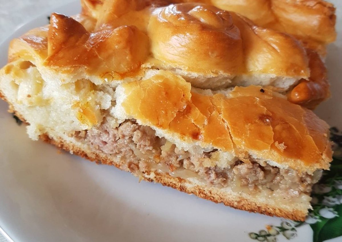 Пирог с мясом в духовке