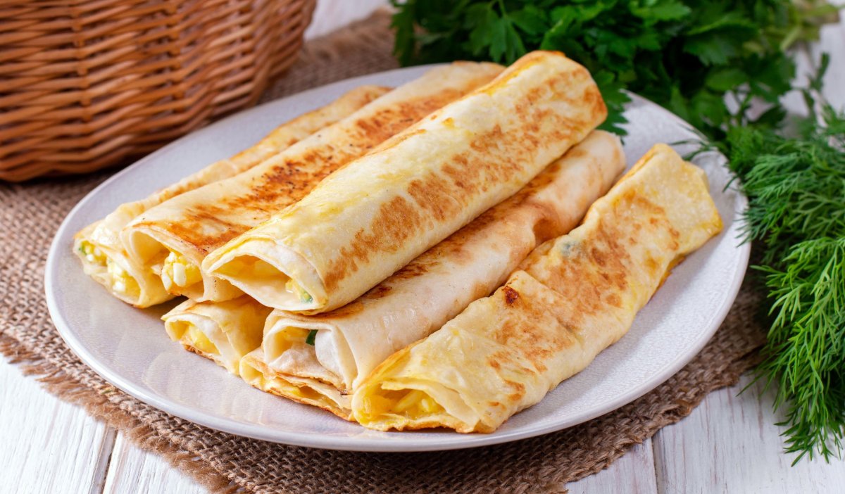Лаваш с сыром и яйцом