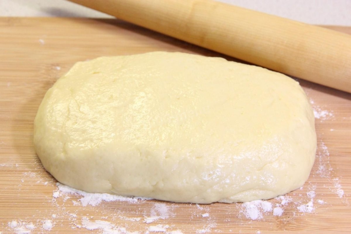 Песочный пирог с яблоками и безе