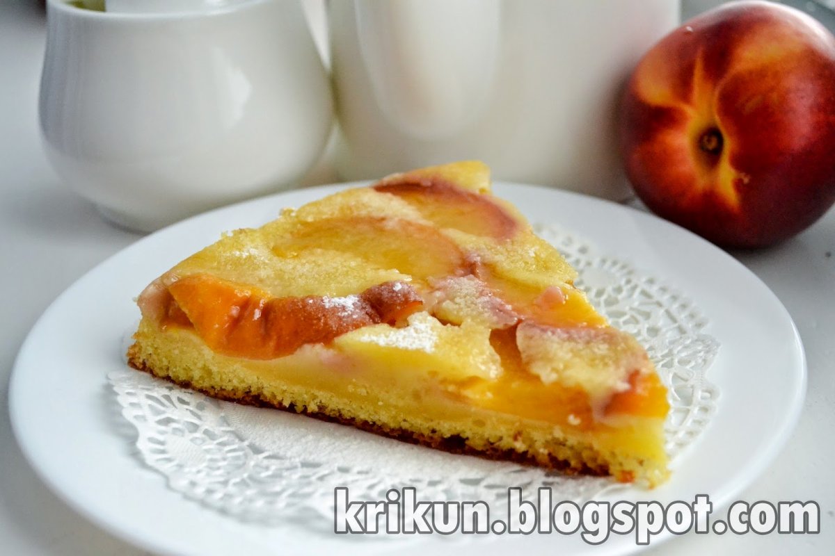 Пирог с творогом и персиками
