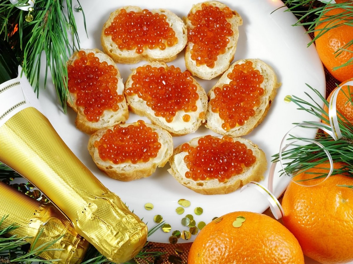 Оригинальное украшение стола на Масленицу