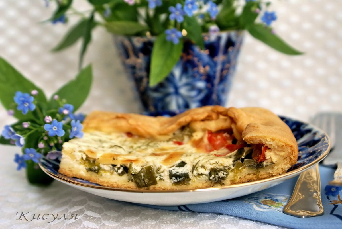 Пирог с луком и сыром