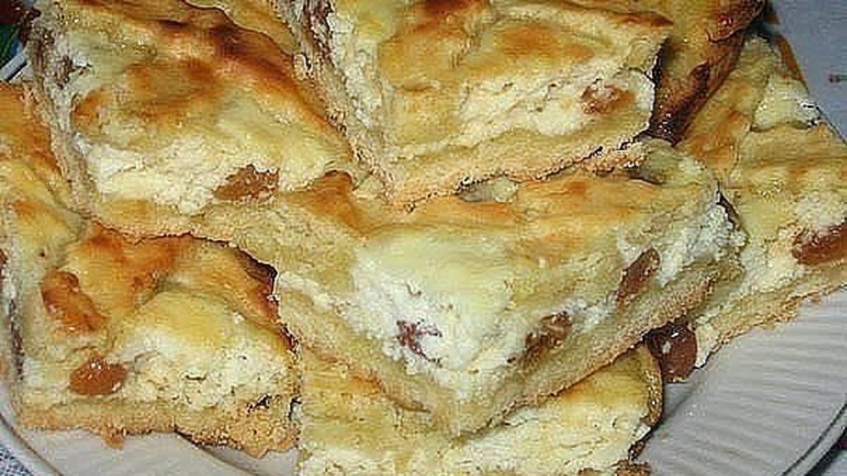 Пирог с творогом и изюмом в духовке