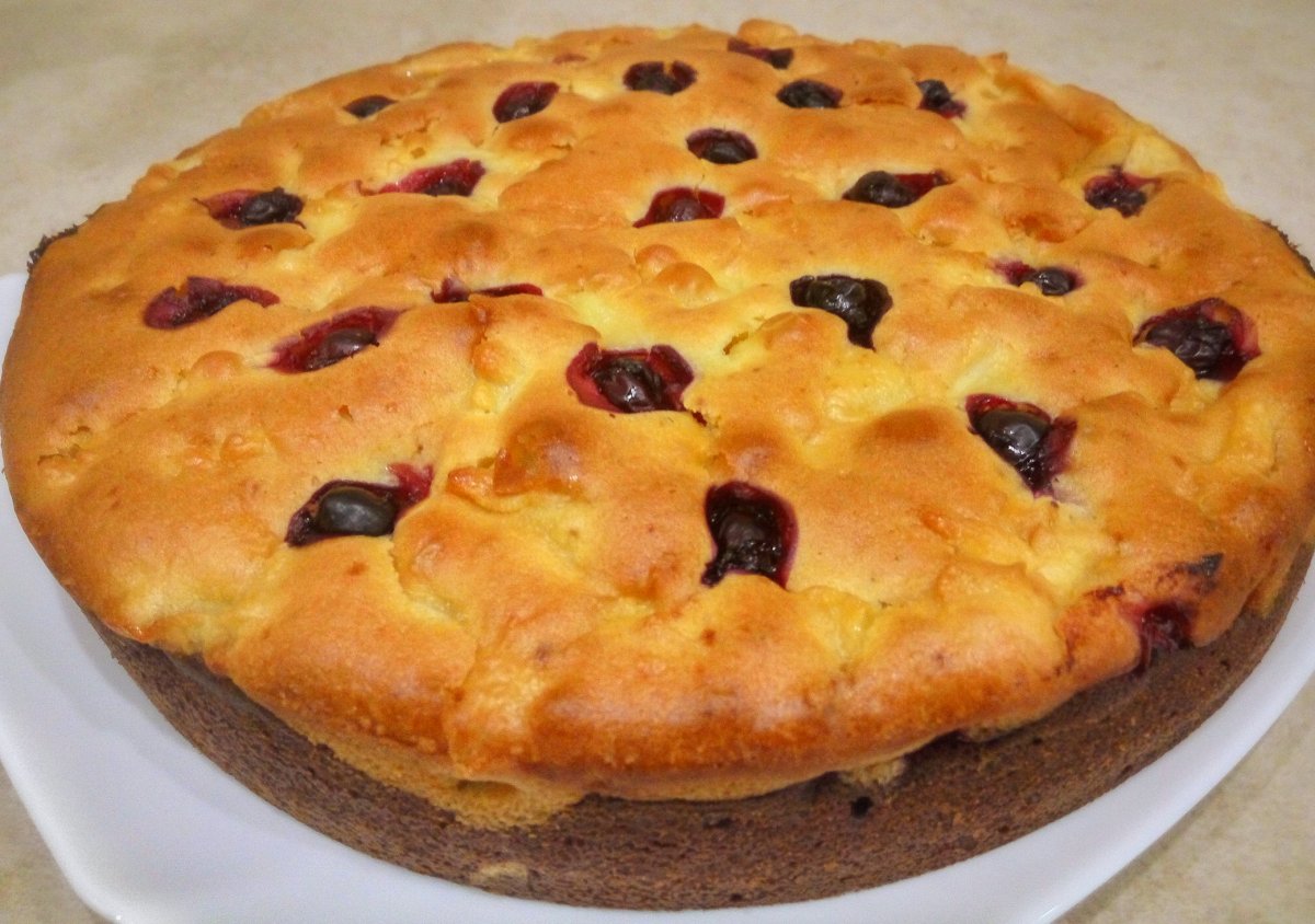 Пирог с яблоками на кефире