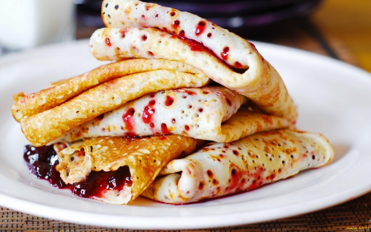 Блины на молоке с дырочками тонкие
