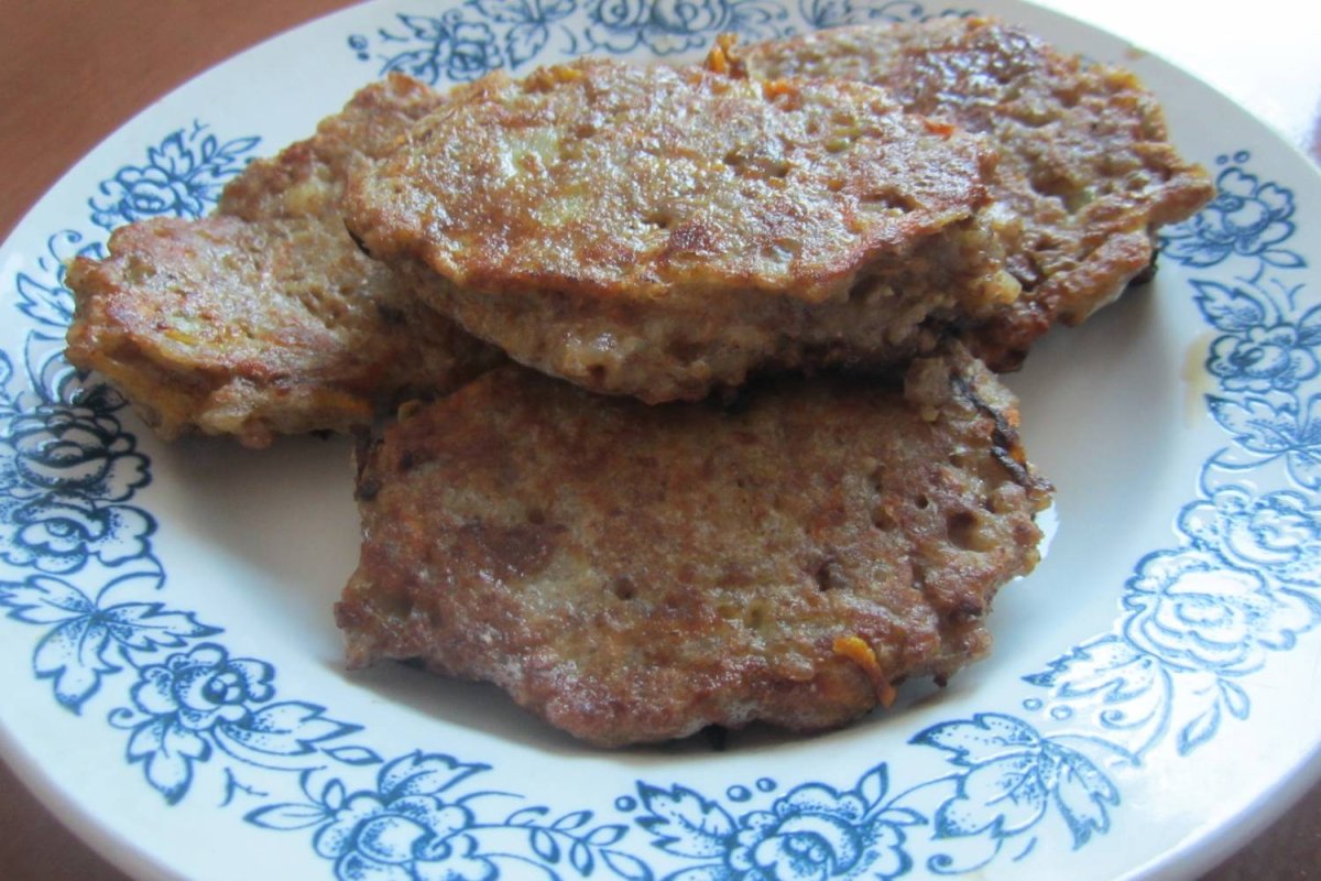 Тарелка с оладушками