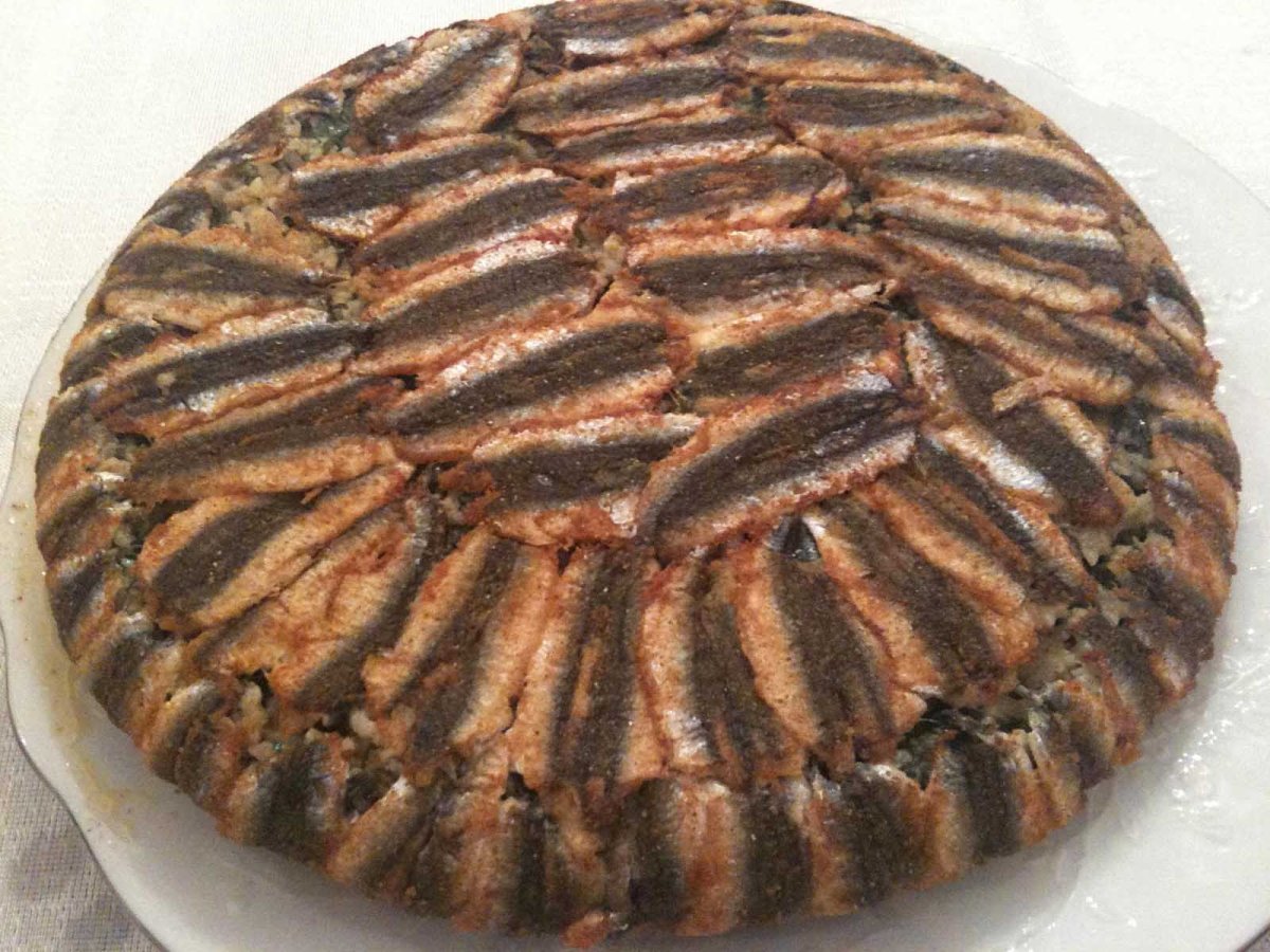 Открытый пирог из мойвы
